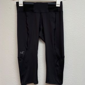 Arc’teryx Soleus 3/4 Tight Leggings Crop Cropped Athletic Pants Black Small